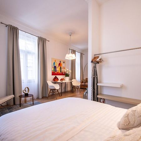 Modern Downtown Apt - Renovated, On Ideal Location Прага Екстериор снимка