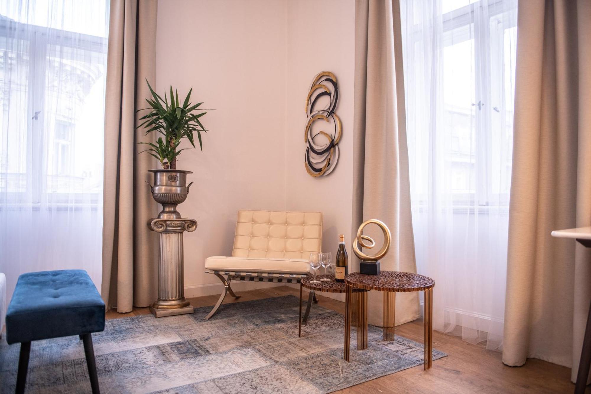 Modern Downtown Apt - Renovated, On Ideal Location Прага Екстериор снимка