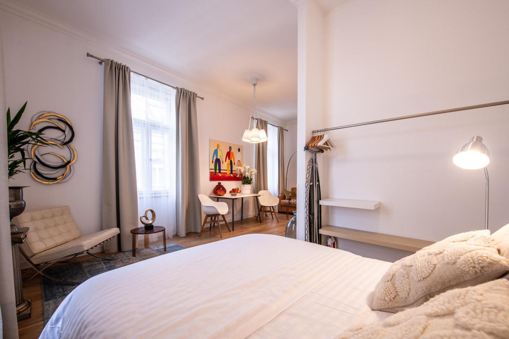 Modern Downtown Apt - Renovated, On Ideal Location Прага Екстериор снимка