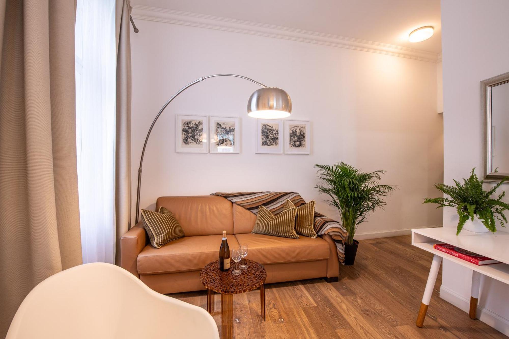 Modern Downtown Apt - Renovated, On Ideal Location Прага Екстериор снимка