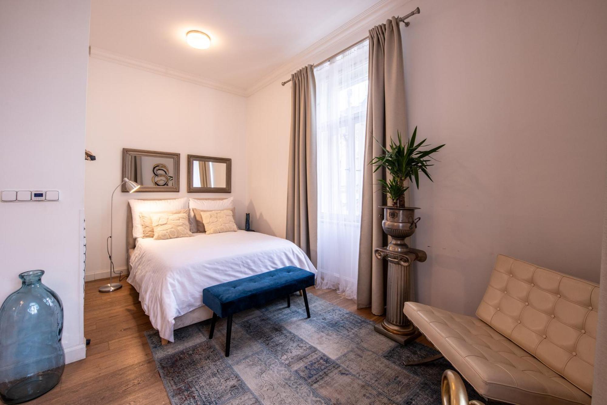 Modern Downtown Apt - Renovated, On Ideal Location Прага Екстериор снимка