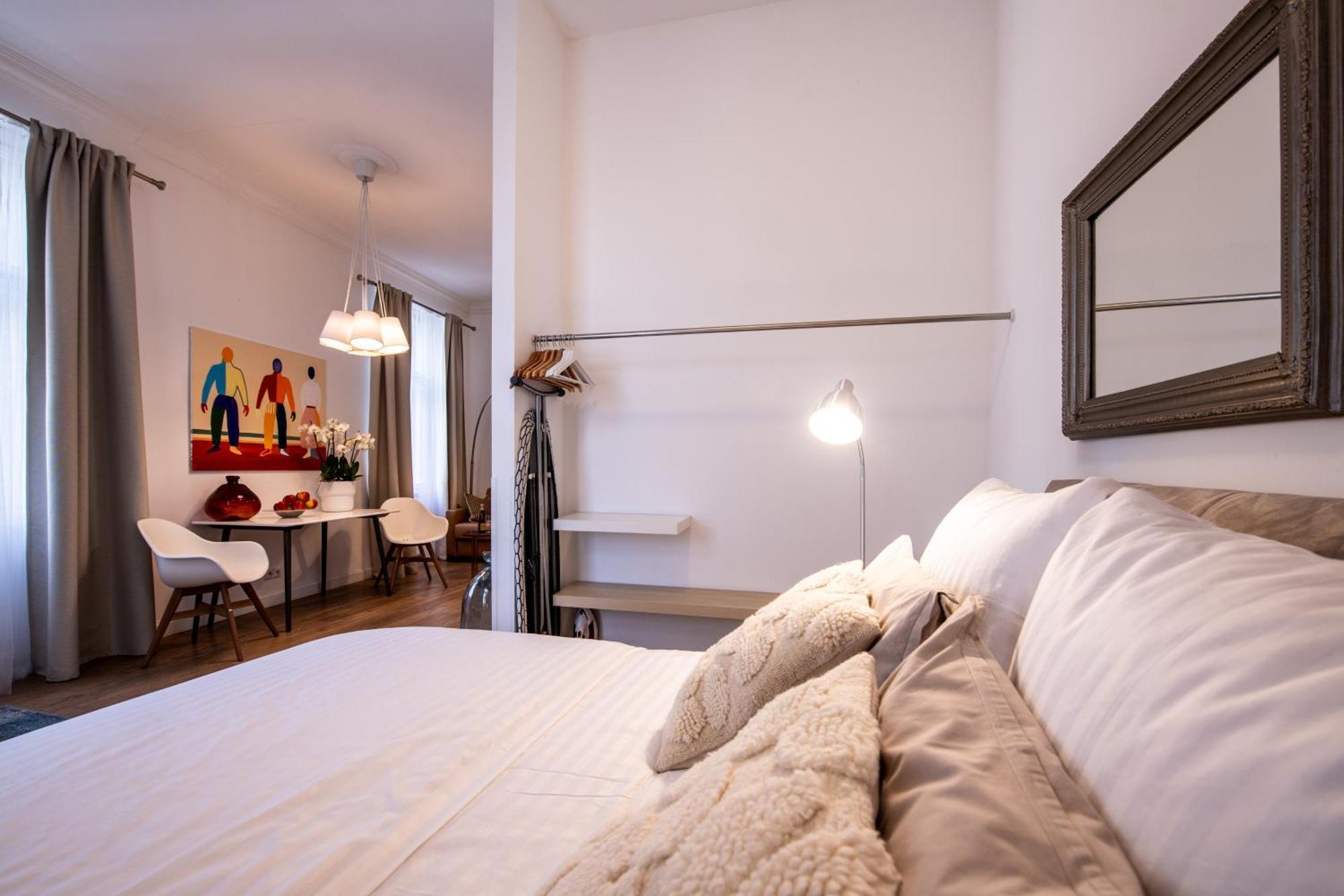 Modern Downtown Apt - Renovated, On Ideal Location Прага Екстериор снимка