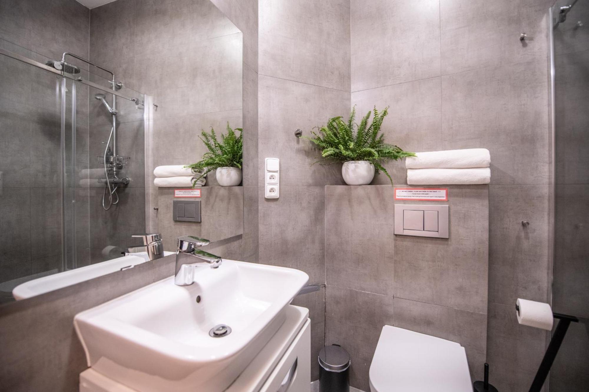 Modern Downtown Apt - Renovated, On Ideal Location Прага Екстериор снимка