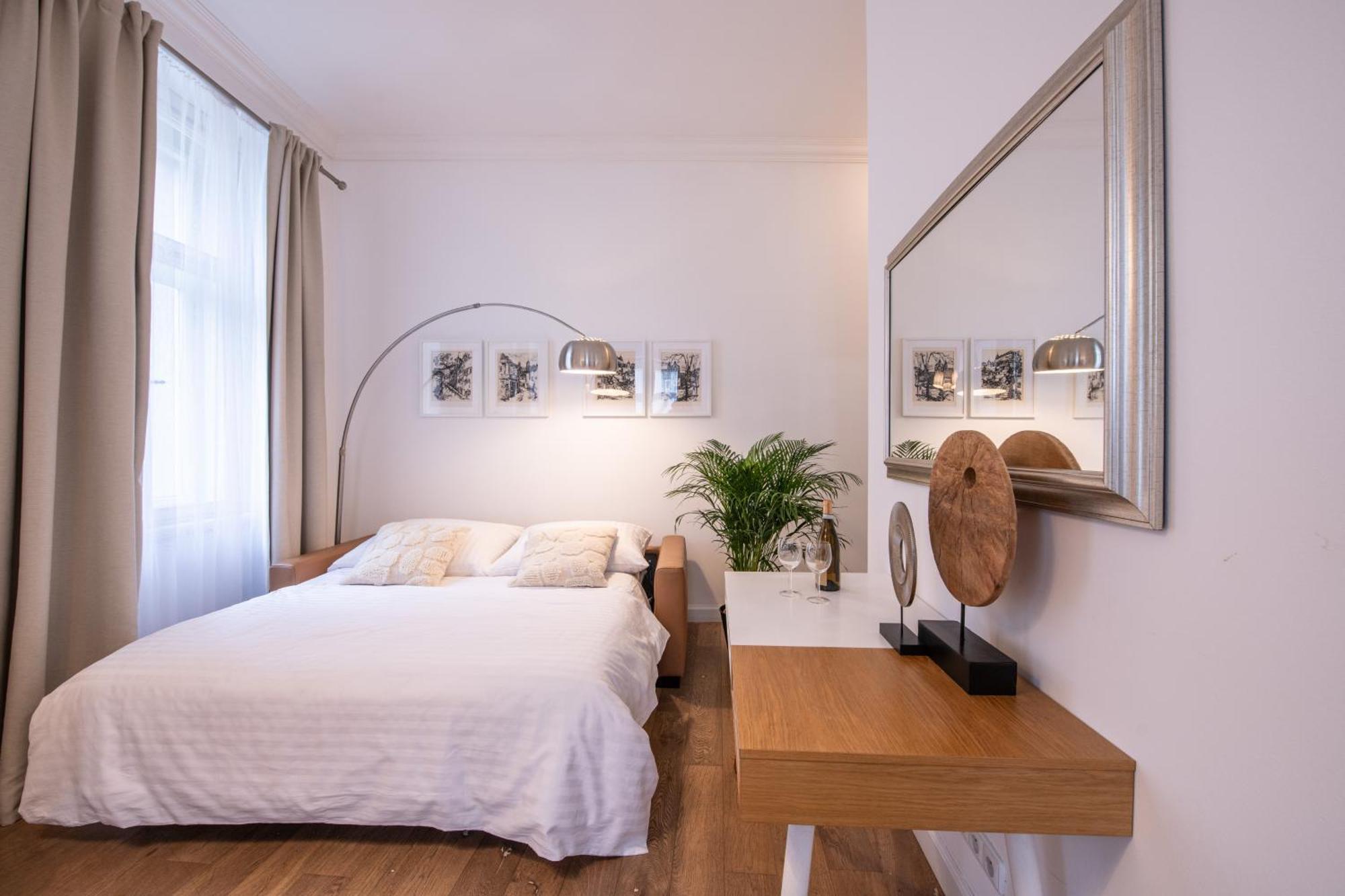 Modern Downtown Apt - Renovated, On Ideal Location Прага Екстериор снимка