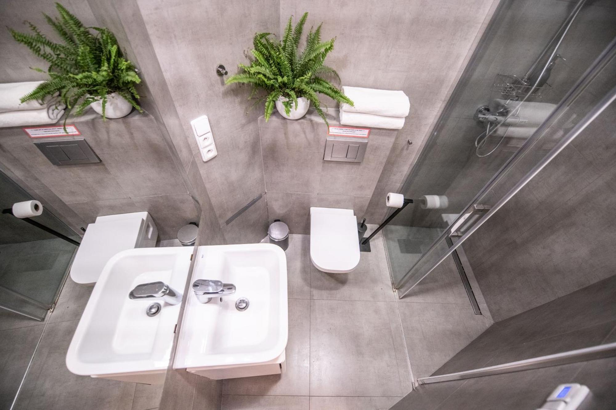 Modern Downtown Apt - Renovated, On Ideal Location Прага Екстериор снимка