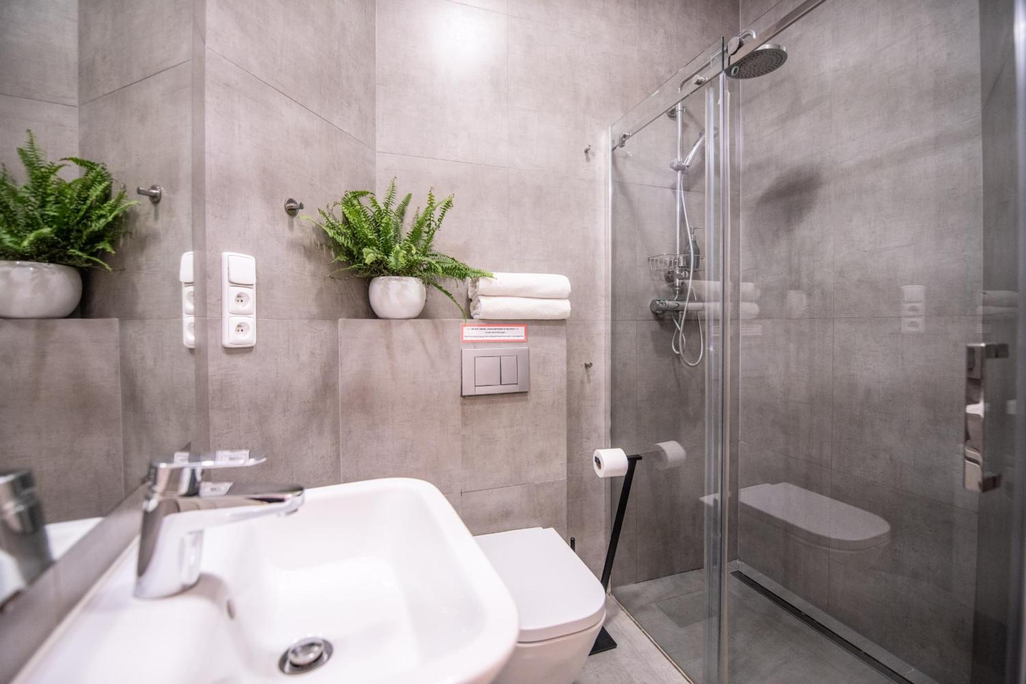 Modern Downtown Apt - Renovated, On Ideal Location Прага Екстериор снимка
