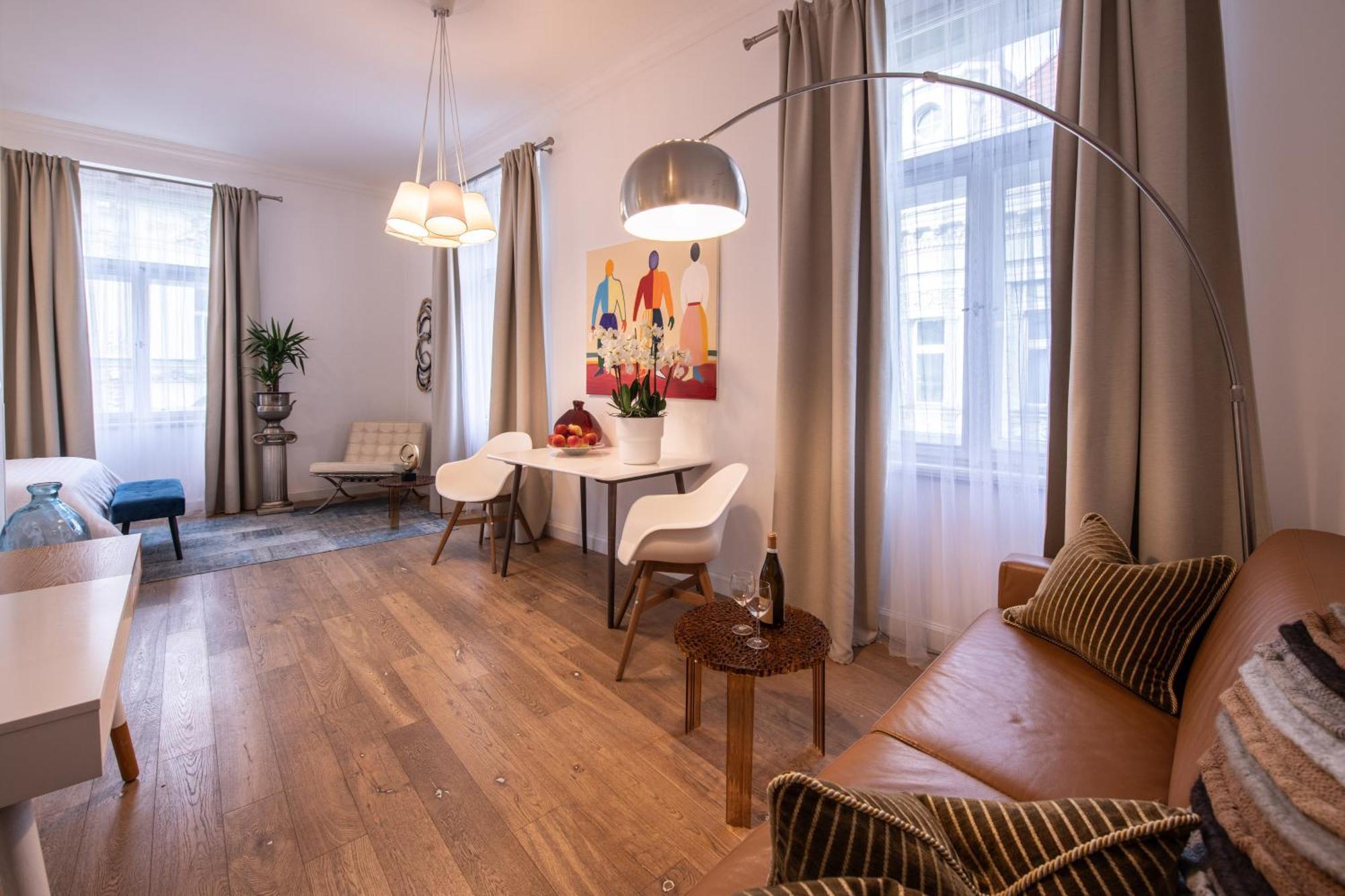 Modern Downtown Apt - Renovated, On Ideal Location Прага Екстериор снимка