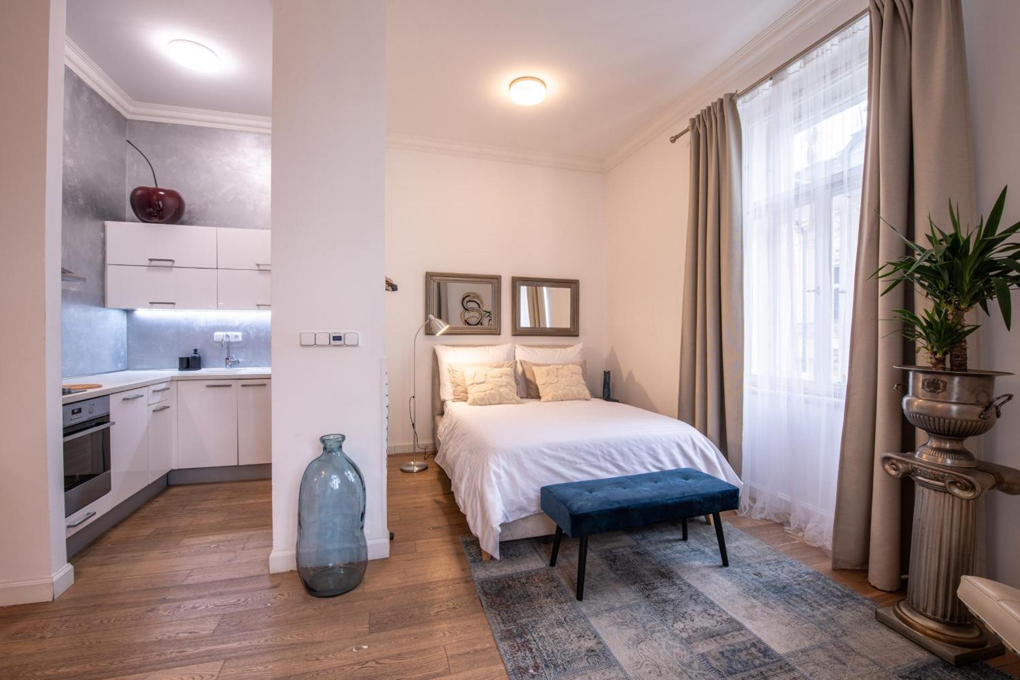 Modern Downtown Apt - Renovated, On Ideal Location Прага Екстериор снимка