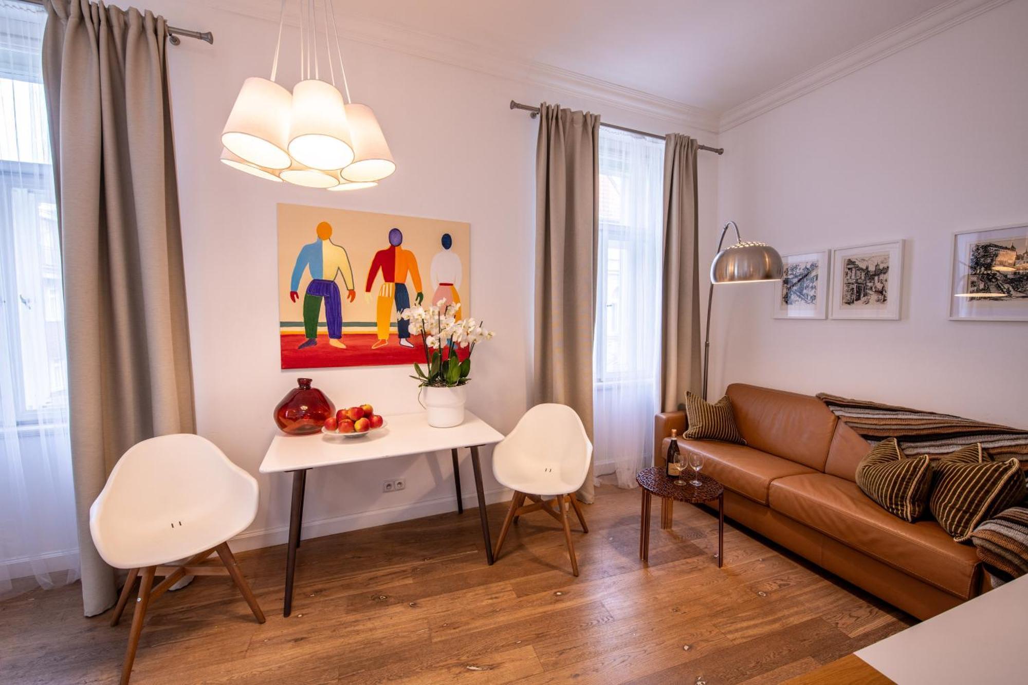 Modern Downtown Apt - Renovated, On Ideal Location Прага Екстериор снимка