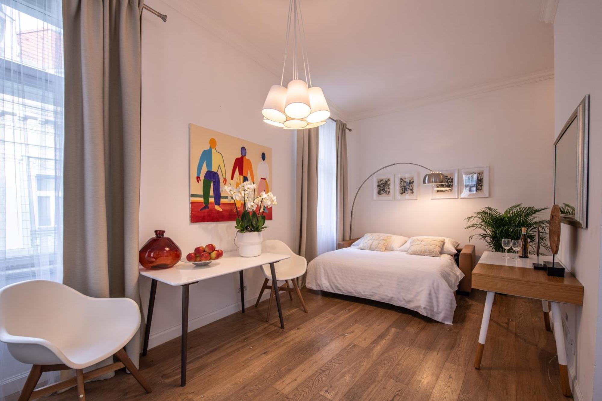Modern Downtown Apt - Renovated, On Ideal Location Прага Екстериор снимка