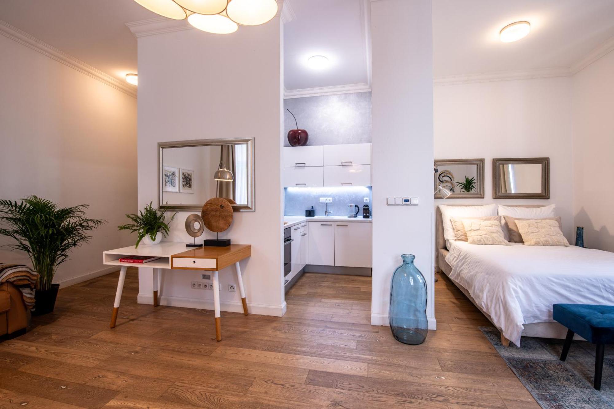 Modern Downtown Apt - Renovated, On Ideal Location Прага Екстериор снимка
