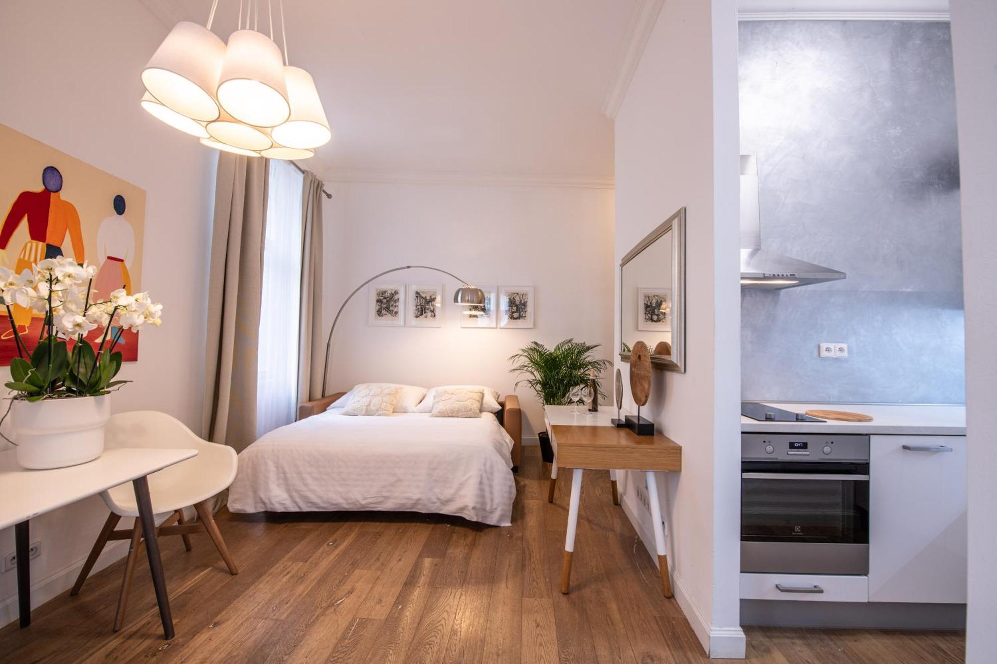 Modern Downtown Apt - Renovated, On Ideal Location Прага Екстериор снимка
