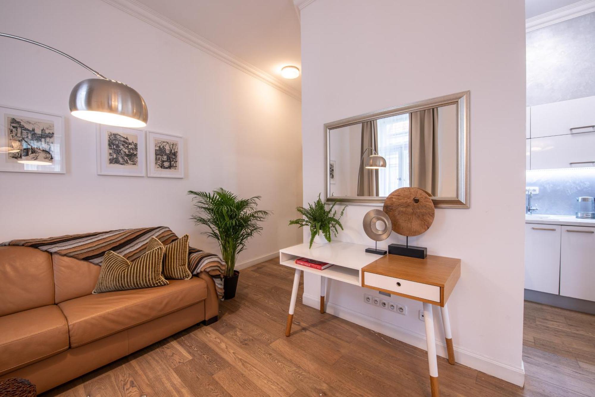 Modern Downtown Apt - Renovated, On Ideal Location Прага Екстериор снимка