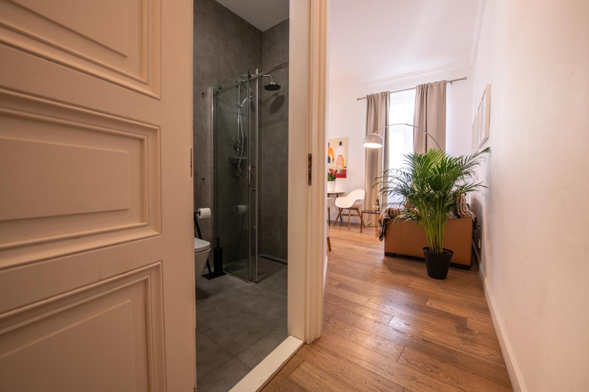 Modern Downtown Apt - Renovated, On Ideal Location Прага Екстериор снимка