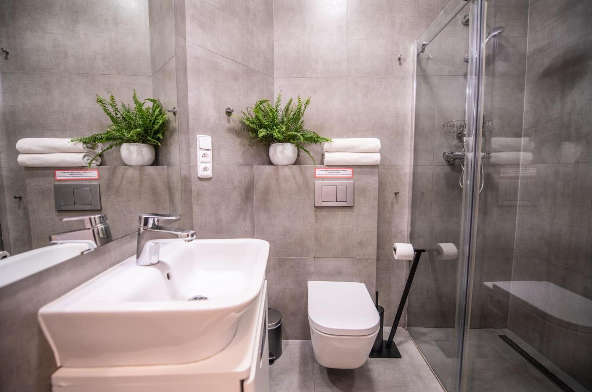 Modern Downtown Apt - Renovated, On Ideal Location Прага Екстериор снимка