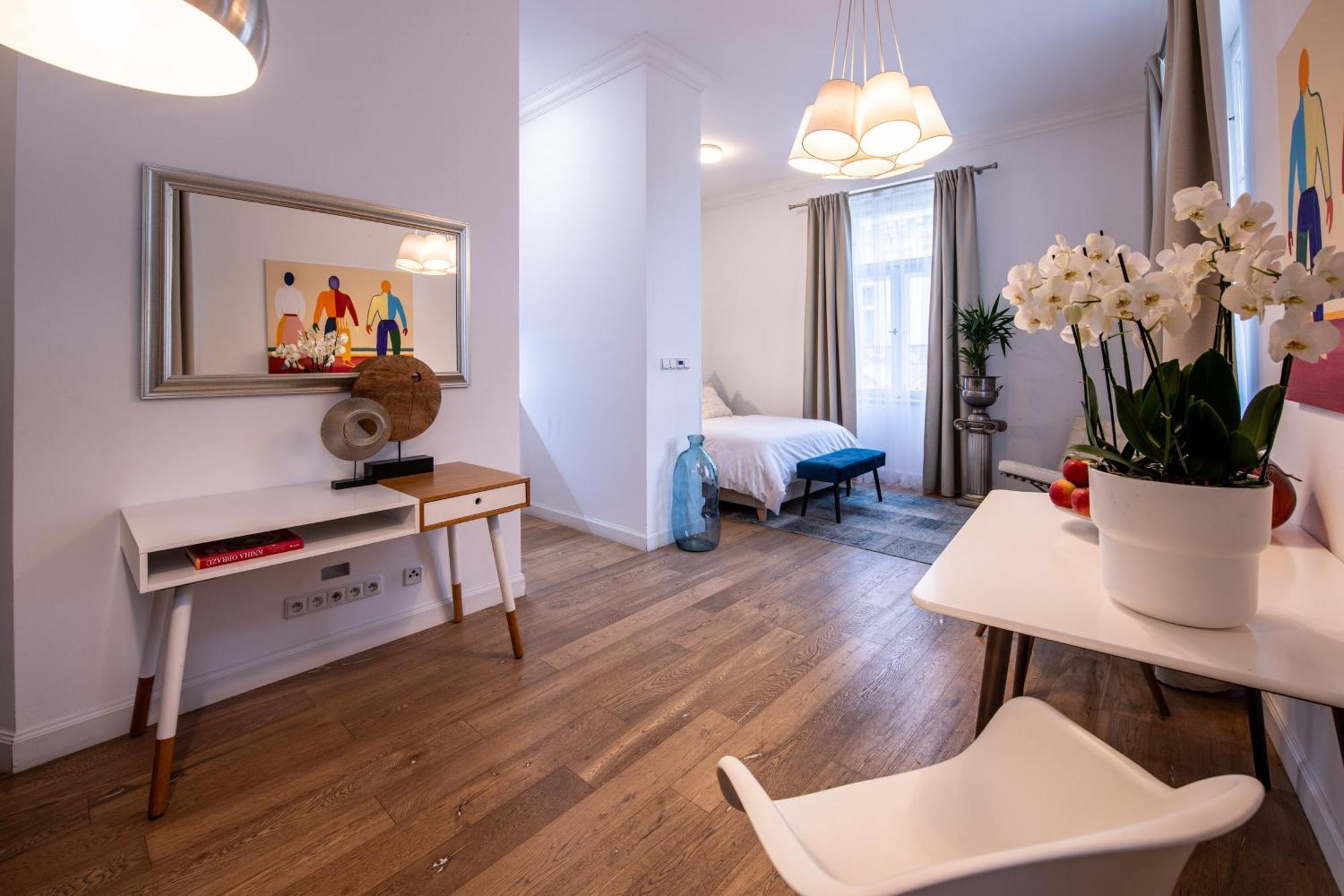 Modern Downtown Apt - Renovated, On Ideal Location Прага Екстериор снимка