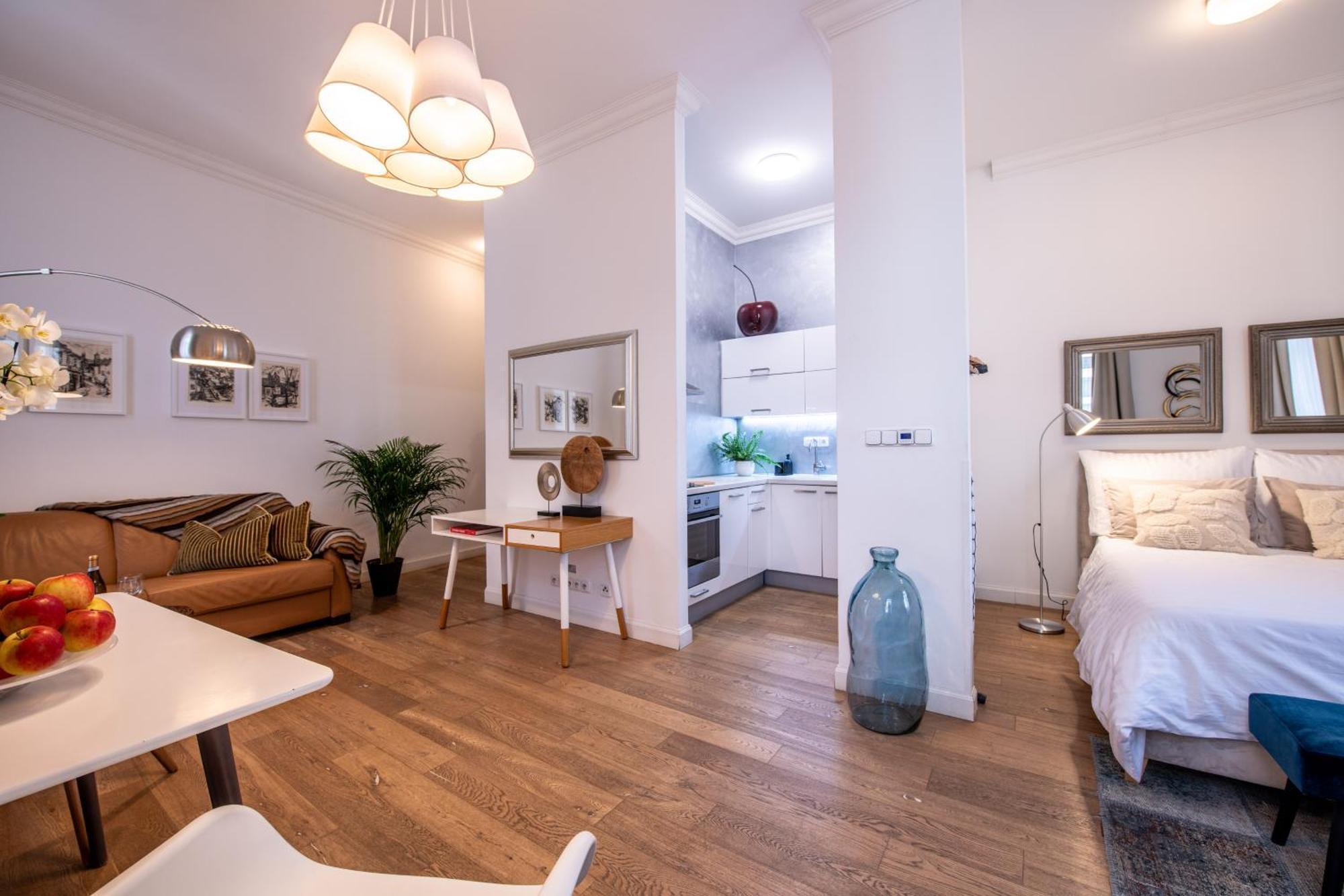 Modern Downtown Apt - Renovated, On Ideal Location Прага Екстериор снимка