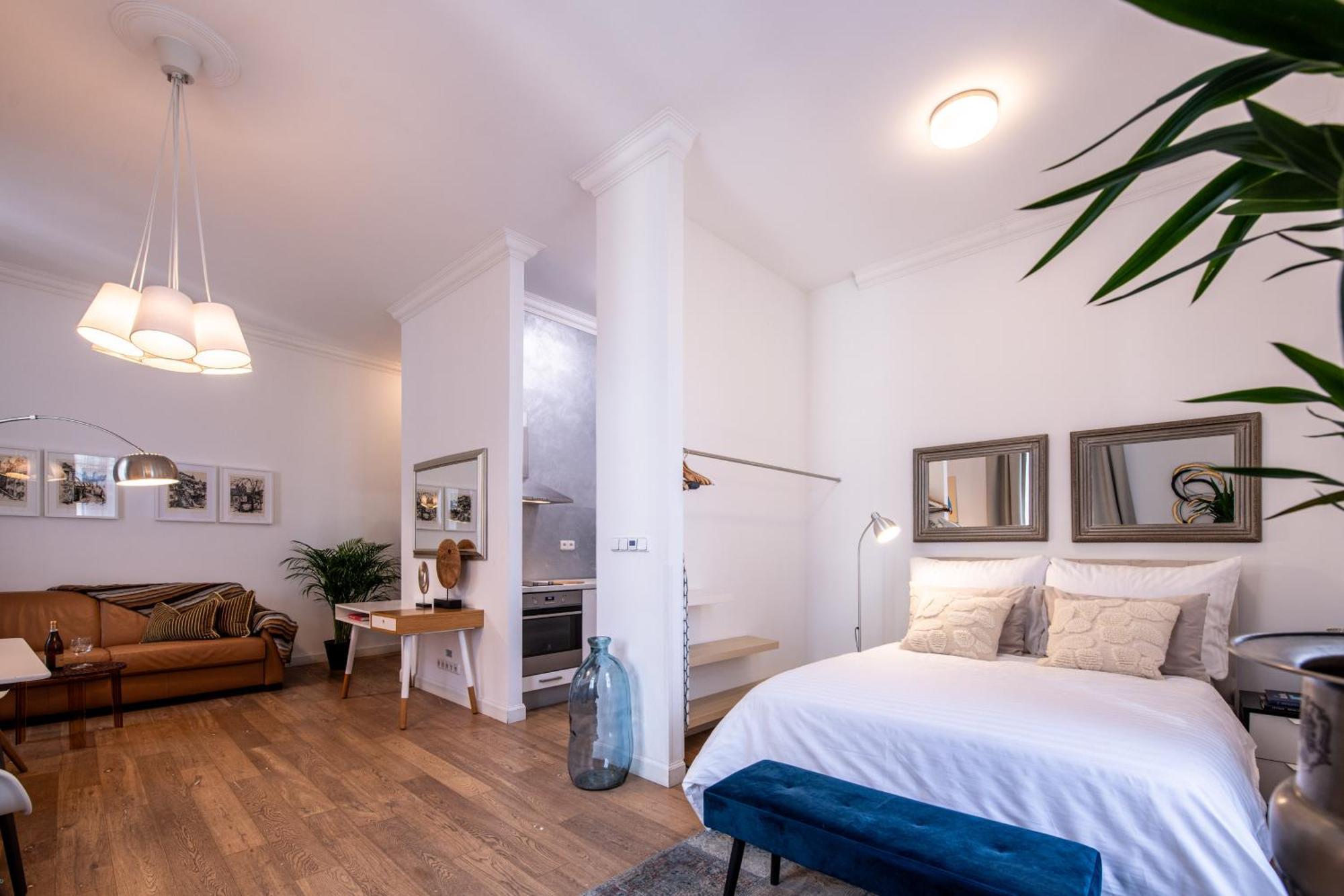 Modern Downtown Apt - Renovated, On Ideal Location Прага Екстериор снимка